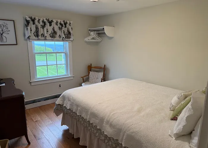 Cooper Hill Inn