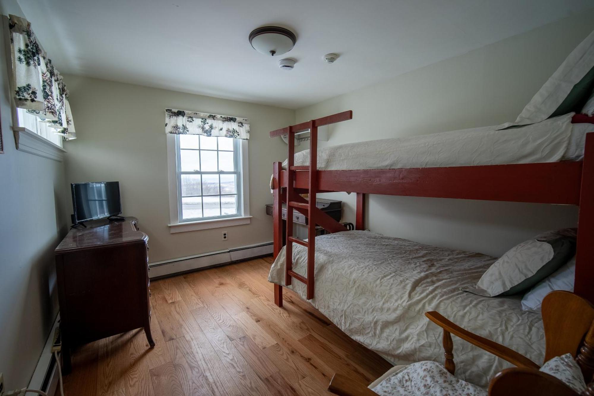 Cooper Hill Inn